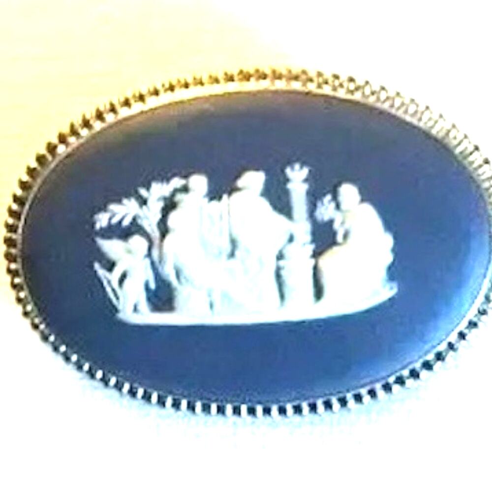 VINTAGE WEDGEWOOD BROOCH Blue/White Jasperware Is Perfect Size- @ 1 3/4”